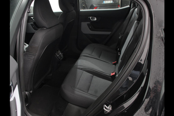 Polestar 2 Standard Range Single Motor 69 kWh 360* Camera Dab Led Verwarmde voorstoelen Navigatie Apple Carplay/Android Auto Climate Control Parkeer sensoren Panoramadak Keyless Stuurverwarming