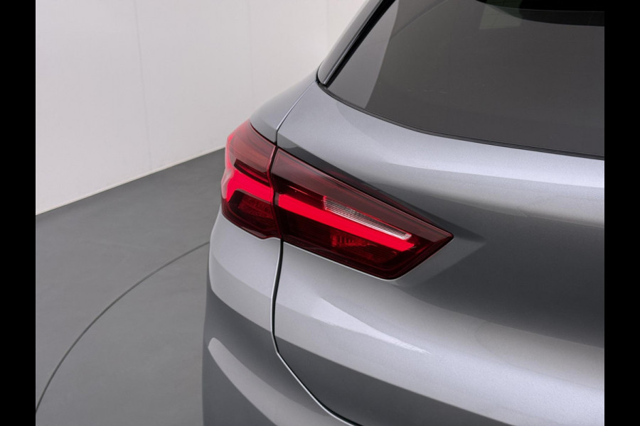 BMW X2 xDrive25e M SPORT Business Edition Plus VAN: 31.900,- VOOR: 29.330,- UW WKVOORDEEL: 2.570,- | BOMVOL | PHEV| PANO| NAP| STOEL + STUURVERWARMING| COMFORT ACCESS| ELEK. ACHTERKLEP| AFNEEMBARE TREKHAAK| HUD| ACHTERUITRIJCAMERA| APPLE CARPLAY