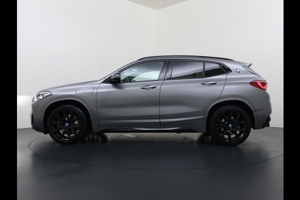 BMW X2 xDrive25e M SPORT Business Edition Plus VAN: 31.900,- VOOR: 29.330,- UW WKVOORDEEL: 2.570,- | BOMVOL | PHEV| PANO| NAP| STOEL + STUURVERWARMING| COMFORT ACCESS| ELEK. ACHTERKLEP| AFNEEMBARE TREKHAAK| HUD| ACHTERUITRIJCAMERA| APPLE CARPLAY