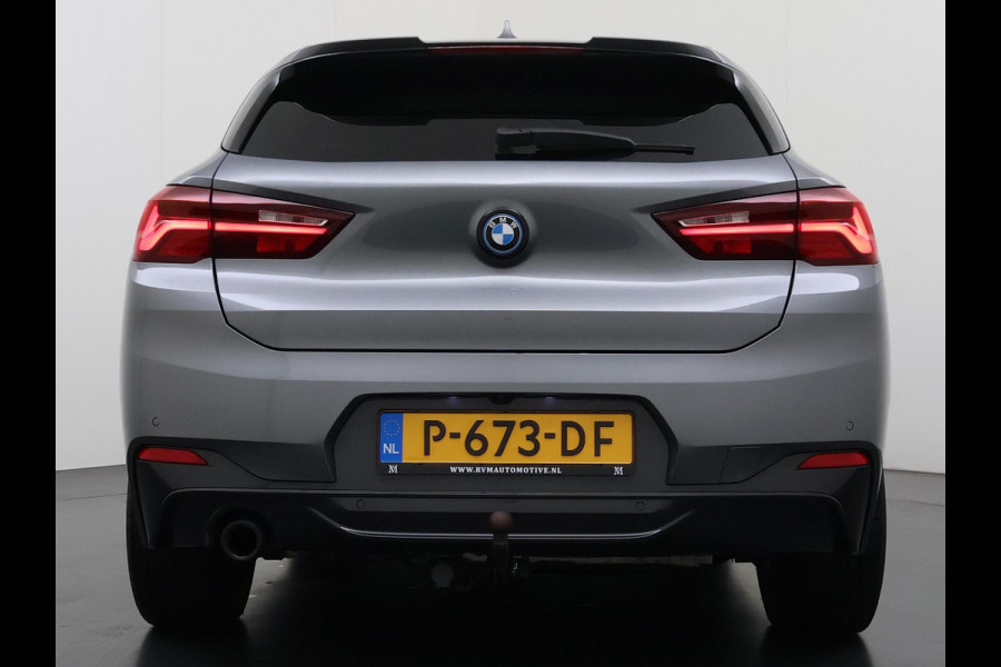 BMW X2 xDrive25e M SPORT Business Edition Plus VAN: 31.900,- VOOR: 29.330,- UW WKVOORDEEL: 2.570,- | BOMVOL | PHEV| PANO| NAP| STOEL + STUURVERWARMING| COMFORT ACCESS| ELEK. ACHTERKLEP| AFNEEMBARE TREKHAAK| HUD| ACHTERUITRIJCAMERA| APPLE CARPLAY