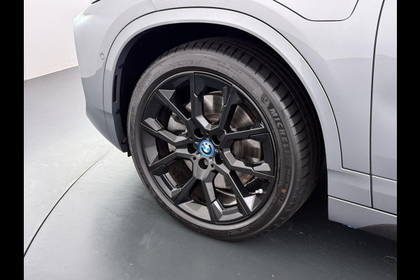 BMW X2 xDrive25e M SPORT Business Edition Plus VAN: 31.900,- VOOR: 29.330,- UW WKVOORDEEL: 2.570,- | BOMVOL | PHEV| PANO| NAP| STOEL + STUURVERWARMING| COMFORT ACCESS| ELEK. ACHTERKLEP| AFNEEMBARE TREKHAAK| HUD| ACHTERUITRIJCAMERA| APPLE CARPLAY