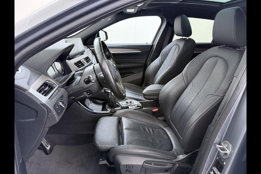 BMW X2 xDrive25e M SPORT Business Edition Plus VAN: 31.900,- VOOR: 29.330,- UW WKVOORDEEL: 2.570,- | BOMVOL | PHEV| PANO| NAP| STOEL + STUURVERWARMING| COMFORT ACCESS| ELEK. ACHTERKLEP| AFNEEMBARE TREKHAAK| HUD| ACHTERUITRIJCAMERA| APPLE CARPLAY