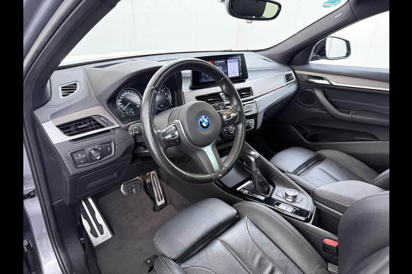 BMW X2 xDrive25e M SPORT Business Edition Plus VAN: 31.900,- VOOR: 29.330,- UW WKVOORDEEL: 2.570,- | BOMVOL | PHEV| PANO| NAP| STOEL + STUURVERWARMING| COMFORT ACCESS| ELEK. ACHTERKLEP| AFNEEMBARE TREKHAAK| HUD| ACHTERUITRIJCAMERA| APPLE CARPLAY