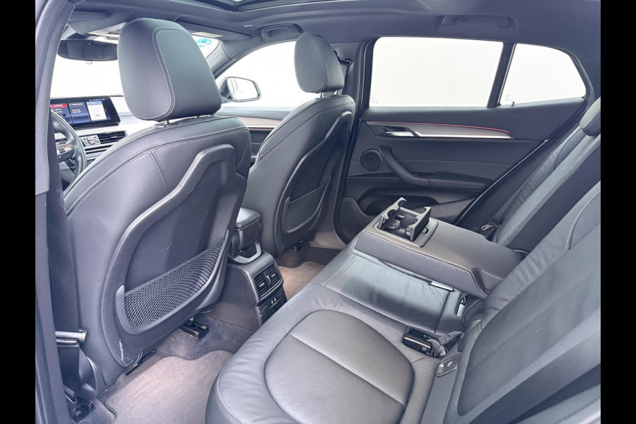 BMW X2 xDrive25e M SPORT Business Edition Plus VAN: 31.900,- VOOR: 29.330,- UW WKVOORDEEL: 2.570,- | BOMVOL | PHEV| PANO| NAP| STOEL + STUURVERWARMING| COMFORT ACCESS| ELEK. ACHTERKLEP| AFNEEMBARE TREKHAAK| HUD| ACHTERUITRIJCAMERA| APPLE CARPLAY
