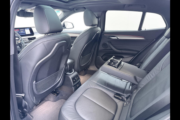 BMW X2 xDrive25e M SPORT Business Edition Plus VAN: 31.900,- VOOR: 29.330,- UW WKVOORDEEL: 2.570,- | BOMVOL | PHEV| PANO| NAP| STOEL + STUURVERWARMING| COMFORT ACCESS| ELEK. ACHTERKLEP| AFNEEMBARE TREKHAAK| HUD| ACHTERUITRIJCAMERA| APPLE CARPLAY