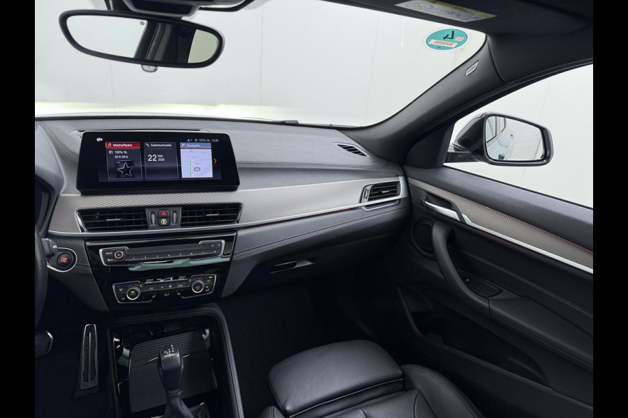 BMW X2 xDrive25e M SPORT Business Edition Plus VAN: 31.900,- VOOR: 29.330,- UW WKVOORDEEL: 2.570,- | BOMVOL | PHEV| PANO| NAP| STOEL + STUURVERWARMING| COMFORT ACCESS| ELEK. ACHTERKLEP| AFNEEMBARE TREKHAAK| HUD| ACHTERUITRIJCAMERA| APPLE CARPLAY