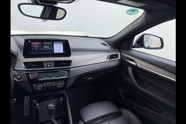 BMW X2 xDrive25e M SPORT Business Edition Plus VAN: 31.900,- VOOR: 29.330,- UW WKVOORDEEL: 2.570,- | BOMVOL | PHEV| PANO| NAP| STOEL + STUURVERWARMING| COMFORT ACCESS| ELEK. ACHTERKLEP| AFNEEMBARE TREKHAAK| HUD| ACHTERUITRIJCAMERA| APPLE CARPLAY