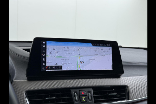 BMW X2 xDrive25e M SPORT Business Edition Plus VAN: 31.900,- VOOR: 29.330,- UW WKVOORDEEL: 2.570,- | BOMVOL | PHEV| PANO| NAP| STOEL + STUURVERWARMING| COMFORT ACCESS| ELEK. ACHTERKLEP| AFNEEMBARE TREKHAAK| HUD| ACHTERUITRIJCAMERA| APPLE CARPLAY