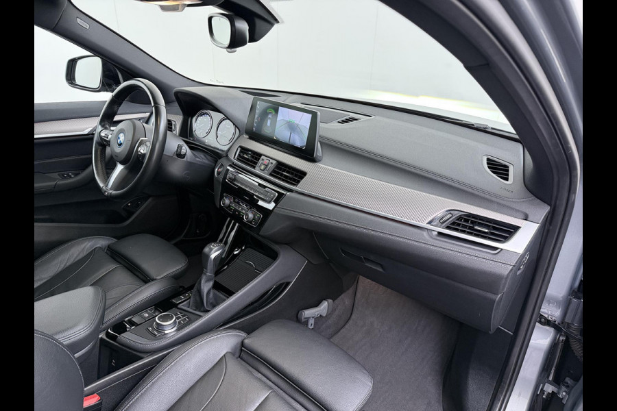 BMW X2 xDrive25e M SPORT Business Edition Plus VAN: 31.900,- VOOR: 29.330,- UW WKVOORDEEL: 2.570,- | BOMVOL | PHEV| PANO| NAP| STOEL + STUURVERWARMING| COMFORT ACCESS| ELEK. ACHTERKLEP| AFNEEMBARE TREKHAAK| HUD| ACHTERUITRIJCAMERA| APPLE CARPLAY