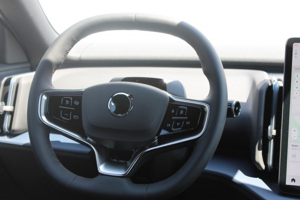 Volvo EX30 272PK Automaat Single Motor Ext. Range Plus Europa Elektrisch verstelbare voorstoelen / Verwarmbare voorstoelen en verwarmbaar stuurwiel / 20" lichtmetalen velgen