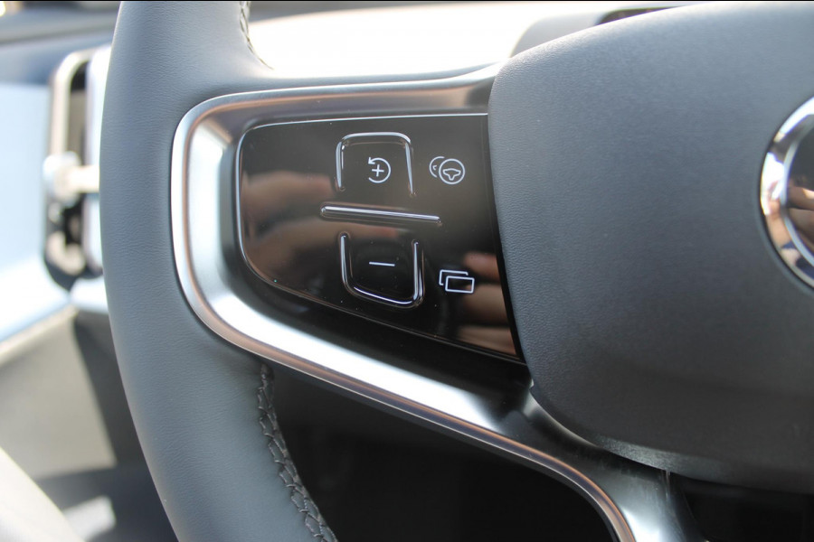 Volvo EX30 272PK Automaat Single Motor Ext. Range Plus Europa Elektrisch verstelbare voorstoelen / Verwarmbare voorstoelen en verwarmbaar stuurwiel / 20" lichtmetalen velgen