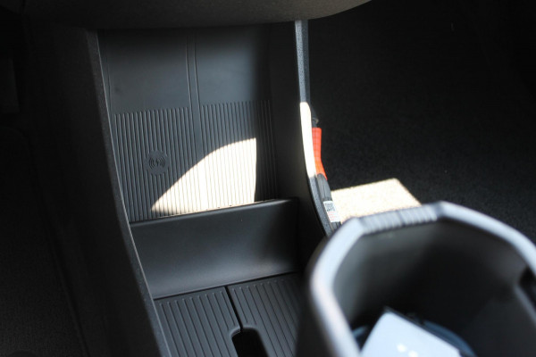 Volvo EX30 272PK Automaat Single Motor Ext. Range Plus Europa Elektrisch verstelbare voorstoelen / Verwarmbare voorstoelen en verwarmbaar stuurwiel / 20" lichtmetalen velgen