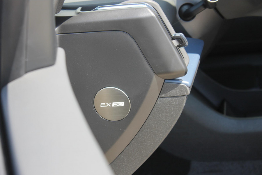 Volvo EX30 272PK Automaat Single Motor Ext. Range Plus Europa Elektrisch verstelbare voorstoelen / Verwarmbare voorstoelen en verwarmbaar stuurwiel / 20" lichtmetalen velgen