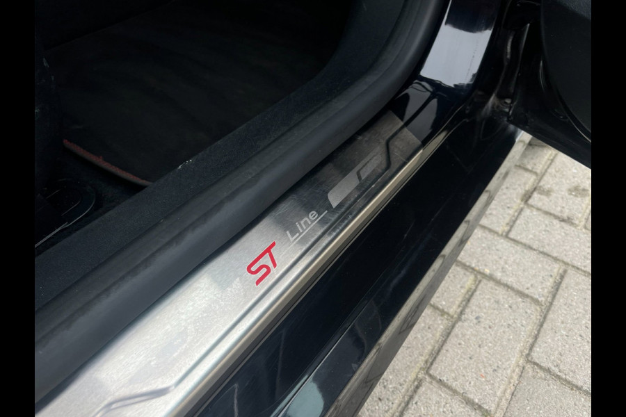 Ford Fiesta 1.0 EcoBoost ST-Line | Carplay | PDC | Camera | 1e eigenaar