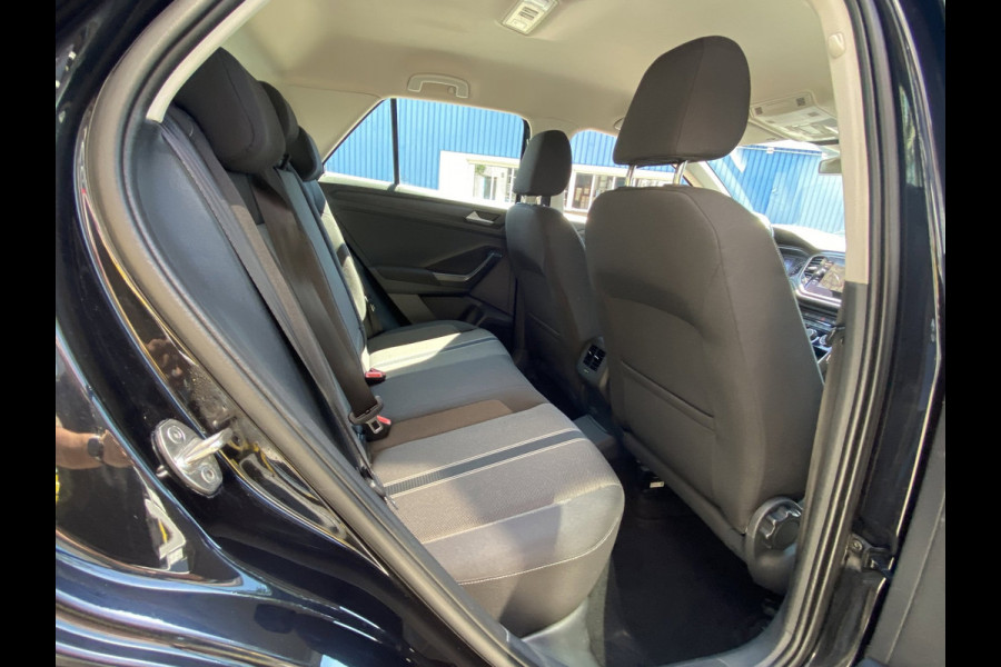 Volkswagen T-Roc 1.0 TSI Style - Navigatie I Airco I Veiligheid pakket I LED I PDC I Sport velgen I Dealer onderhouden