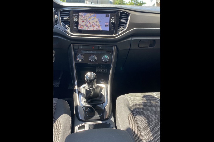 Volkswagen T-Roc 1.0 TSI Style - Navigatie I Airco I Veiligheid pakket I LED I PDC I Sport velgen I Dealer onderhouden