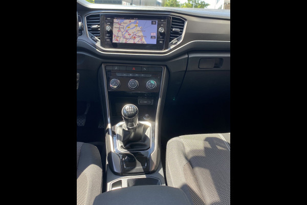 Volkswagen T-Roc 1.0 TSI Style - Navigatie I Airco I Veiligheid pakket I LED I PDC I Sport velgen I Dealer onderhouden