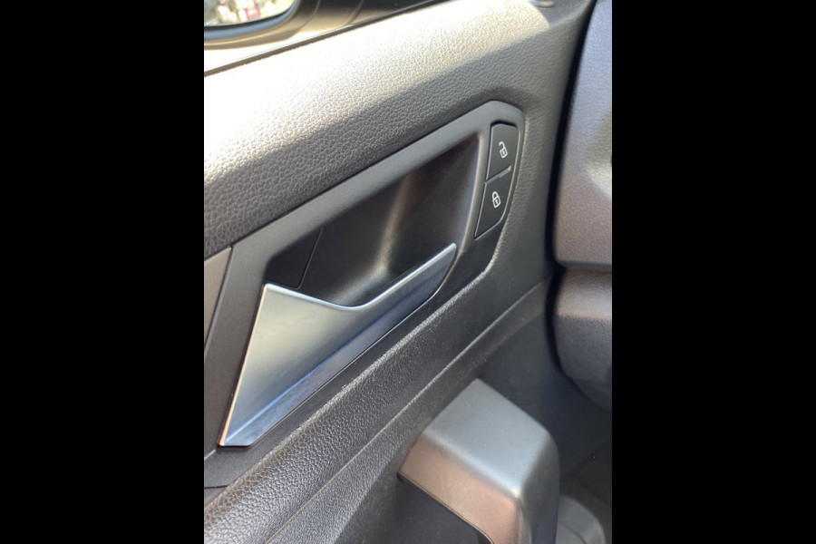 Volkswagen T-Roc 1.0 TSI Style - Navigatie I Airco I Veiligheid pakket I LED I PDC I Sport velgen I Dealer onderhouden