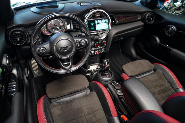 MINI Cabrio 2.0 John Cooper Works Chili | Cabriolet | Luxe Leder / Alcantara | Harman/Kardon | Camera | 231PK | HuD
