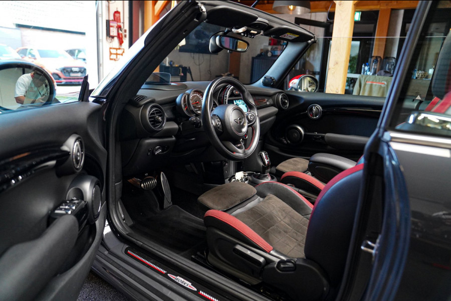 MINI Cabrio 2.0 John Cooper Works Chili | Cabriolet | Luxe Leder / Alcantara | Harman/Kardon | Camera | 231PK | HuD