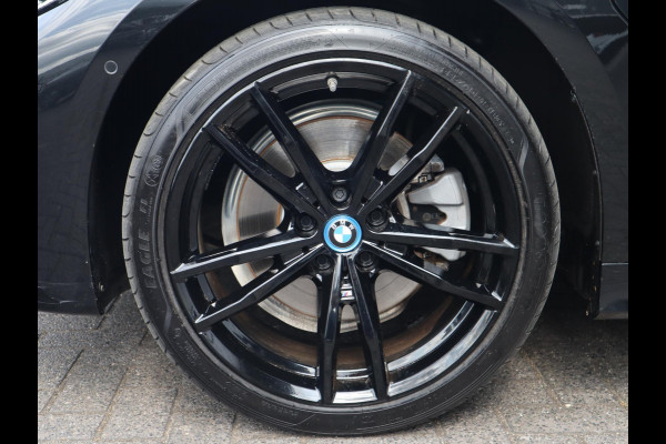 BMW 3 Serie Touring 320e xDrive High Executive M Sport Pakket Automaat / Live Cockpit Professional / Adaptief M Onderstel / Panoramadak / Stoelverwarming / Extra Getint Glas / LED / 19 Inch / Hifi / Lichtpakket