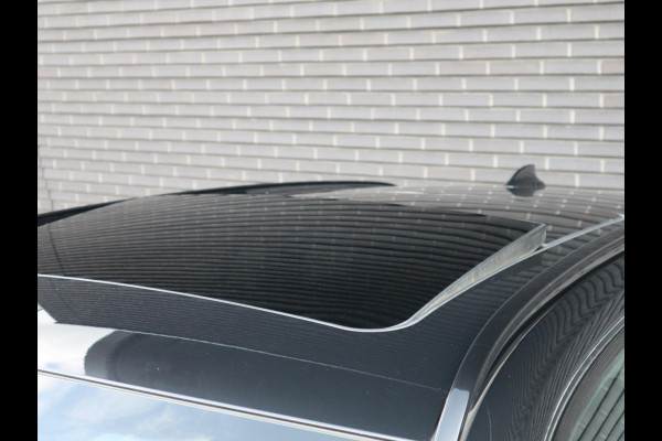 BMW 3 Serie Touring 320e xDrive High Executive M Sport Pakket Automaat / Live Cockpit Professional / Adaptief M Onderstel / Panoramadak / Stoelverwarming / Extra Getint Glas / LED / 19 Inch / Hifi / Lichtpakket