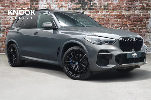 BMW X5 xDrive45e High Executive M Sport Pakket Automaat /  Live Cockpit Professional / Panoramadak / Driving Assistant Professional / Trekhaak / Luchtvering / Comfortstoelen / M Sportremsysteem / 22 Inch / Hifi / Parkeerhulpsysteem Plus
