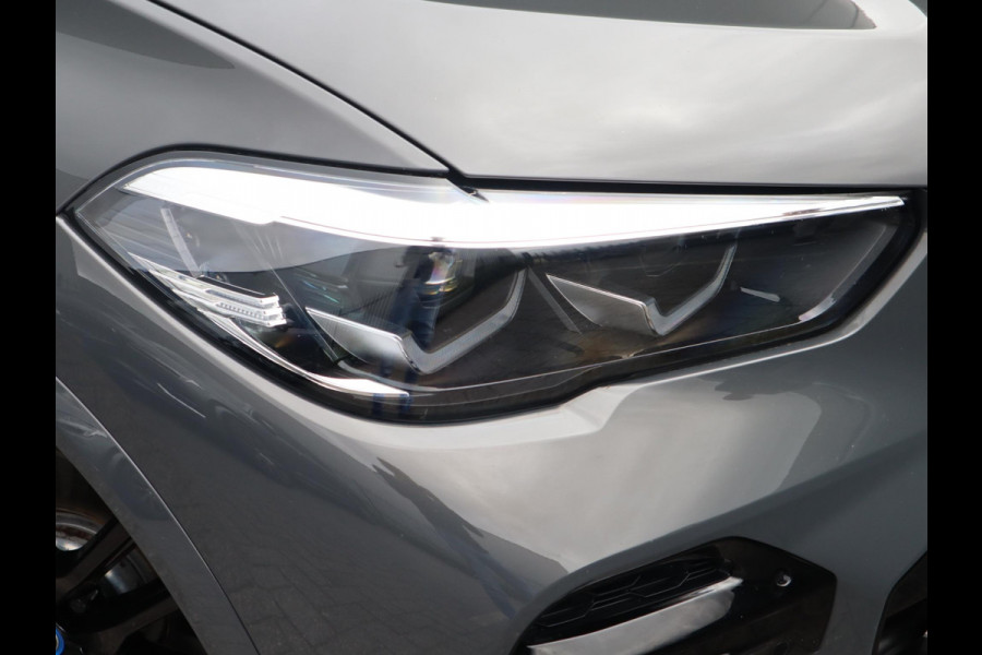 BMW X5 xDrive45e High Executive M Sport Pakket Automaat /  Live Cockpit Professional / Panoramadak / Driving Assistant Professional / Trekhaak / Luchtvering / Comfortstoelen / M Sportremsysteem / 22 Inch / Hifi / Parkeerhulpsysteem Plus