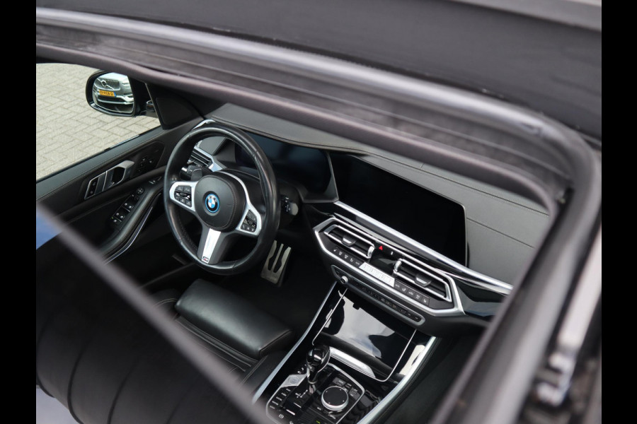 BMW X5 xDrive45e High Executive M Sport Pakket Automaat /  Live Cockpit Professional / Panoramadak / Driving Assistant Professional / Trekhaak / Luchtvering / Comfortstoelen / M Sportremsysteem / 22 Inch / Hifi / Parkeerhulpsysteem Plus