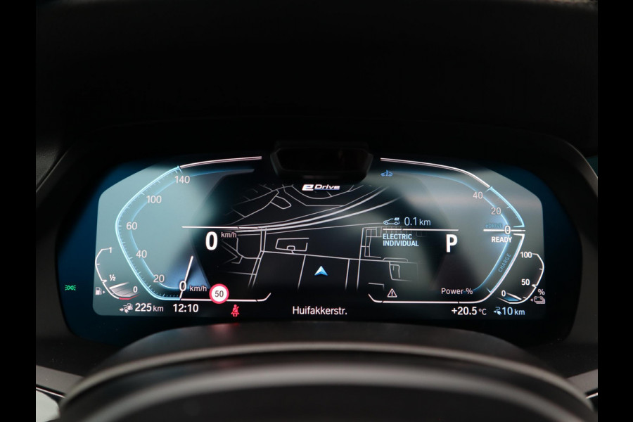 BMW X5 xDrive45e High Executive M Sport Pakket Automaat /  Live Cockpit Professional / Panoramadak / Driving Assistant Professional / Trekhaak / Luchtvering / Comfortstoelen / M Sportremsysteem / 22 Inch / Hifi / Parkeerhulpsysteem Plus