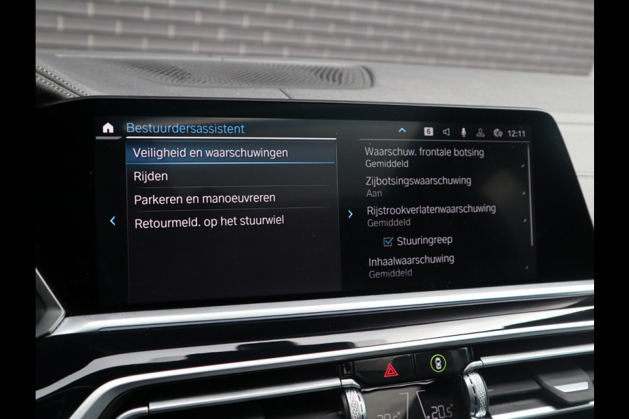 BMW X5 xDrive45e High Executive M Sport Pakket Automaat /  Live Cockpit Professional / Panoramadak / Driving Assistant Professional / Trekhaak / Luchtvering / Comfortstoelen / M Sportremsysteem / 22 Inch / Hifi / Parkeerhulpsysteem Plus