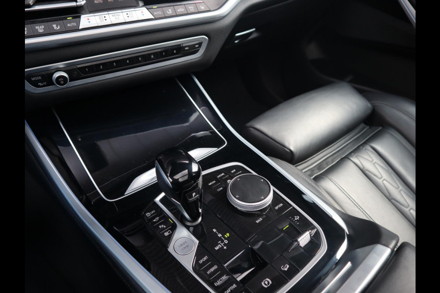 BMW X5 xDrive45e High Executive M Sport Pakket Automaat /  Live Cockpit Professional / Panoramadak / Driving Assistant Professional / Trekhaak / Luchtvering / Comfortstoelen / M Sportremsysteem / 22 Inch / Hifi / Parkeerhulpsysteem Plus