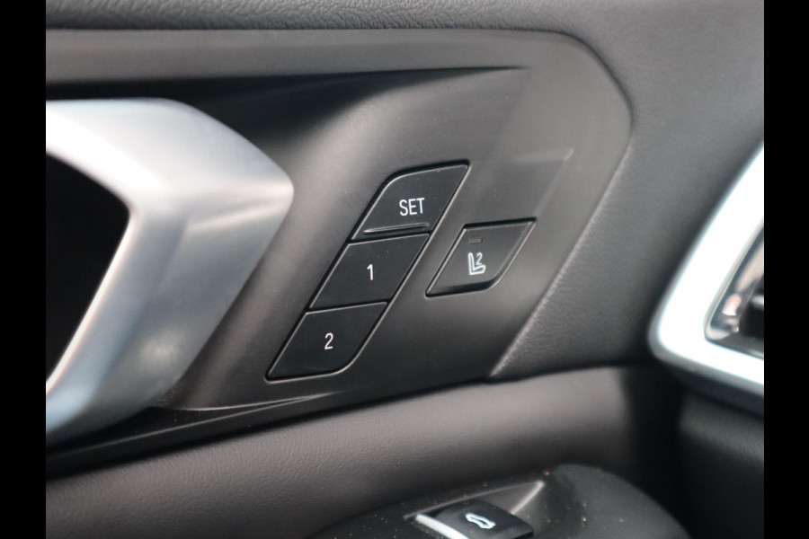 BMW X5 xDrive45e High Executive M Sport Pakket Automaat /  Live Cockpit Professional / Panoramadak / Driving Assistant Professional / Trekhaak / Luchtvering / Comfortstoelen / M Sportremsysteem / 22 Inch / Hifi / Parkeerhulpsysteem Plus