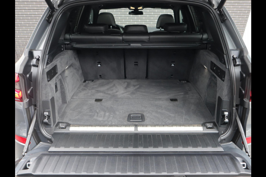 BMW X5 xDrive45e High Executive M Sport Pakket Automaat /  Live Cockpit Professional / Panoramadak / Driving Assistant Professional / Trekhaak / Luchtvering / Comfortstoelen / M Sportremsysteem / 22 Inch / Hifi / Parkeerhulpsysteem Plus