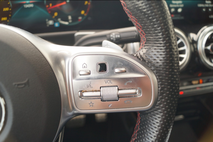 Mercedes-Benz Glb 180 Automaat AMG Business Solution -PANO-ECC-TREKHAAK-