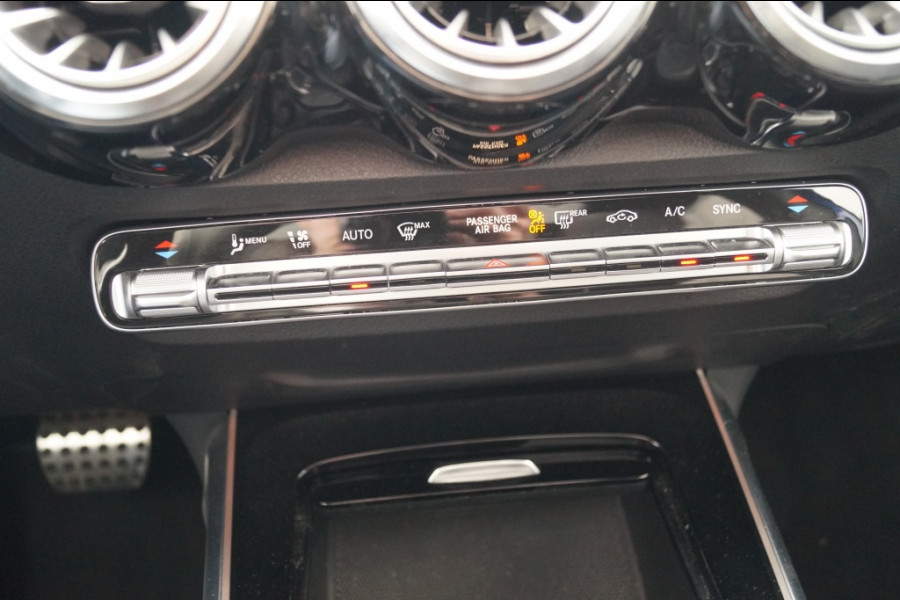 Mercedes-Benz Glb 180 Automaat AMG Business Solution -PANO-ECC-TREKHAAK-