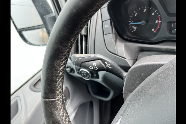 Ford Transit 2.0 TDCI 130PK L2H2 Airco Cruise Control Parkeersensoren Stoelverwarming Zwaailampen Kastwand Inbouw
