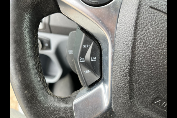 Ford Transit 2.0 TDCI 130PK L2H2 Airco Cruise Control Parkeersensoren Stoelverwarming Zwaailampen Kastwand Inbouw