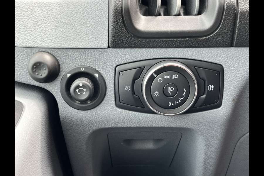 Ford Transit 2.0 TDCI 130PK L2H2 Airco Cruise Control Parkeersensoren Stoelverwarming Zwaailampen Kastwand Inbouw