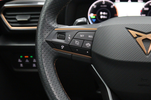 CUPRA Formentor 1.4 e-Hybrid 204 PK Performance PHEV, Panoramadak, Camera, Adap. Cruise Control