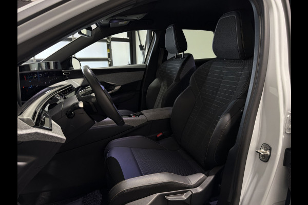 Peugeot E-3008 Allure 73 kWh | Panoramascherm | Keyless Entry & Start | Soh (batterijcheck) Waarde 96,5 %