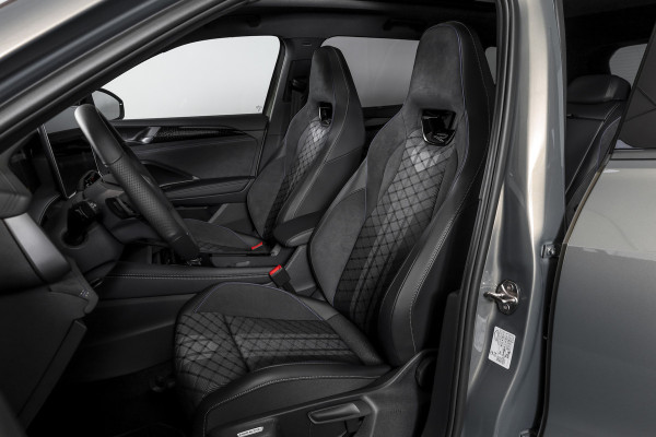 Volkswagen Tayron 1.5 eHybrid 272 PK R-Line Edition | Black Style | 15 inch Navi | Elek. Trekhaak | IQ Light | HUD | S/K-Panodak | Dig. Cockpit | Adapt. Cruise | Stoel-+Stuurverw. | 360 Camera | NAV + App. Connect | ECC | Elek. Klep | LM 20" | 9286