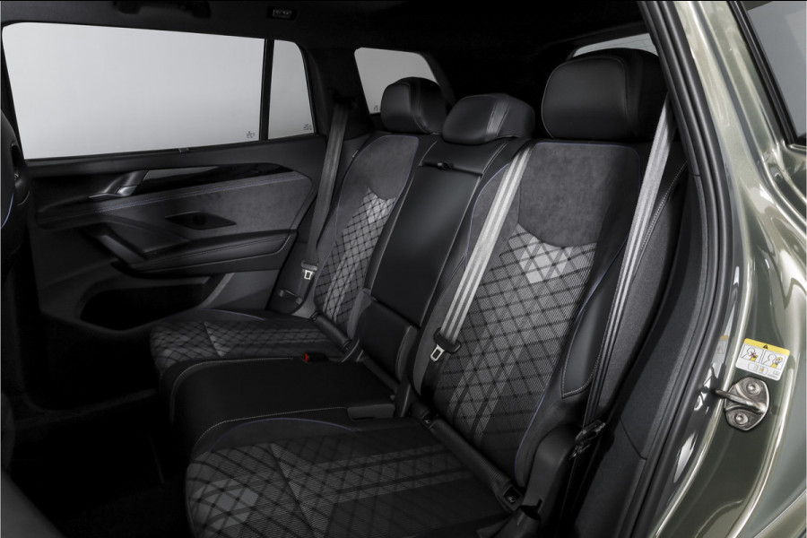 Volkswagen Tayron 1.5 eHybrid 272 PK R-Line Edition | Black Style | 15 inch Navi | Elek. Trekhaak | IQ Light | HUD | S/K-Panodak | Dig. Cockpit | Adapt. Cruise | Stoel-+Stuurverw. | 360 Camera | NAV + App. Connect | ECC | Elek. Klep | LM 20" | 9286