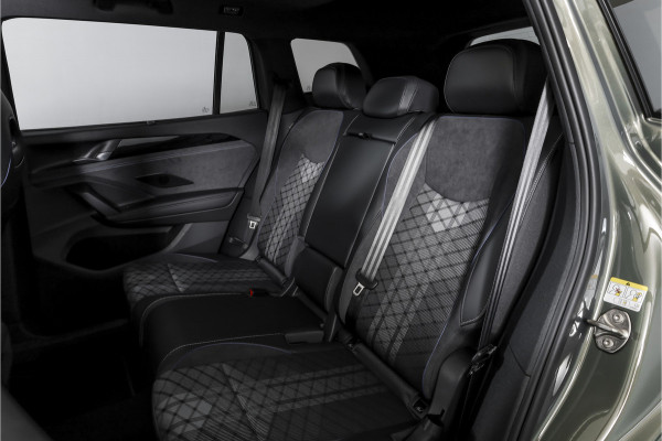 Volkswagen Tayron 1.5 eHybrid 272 PK R-Line Edition | Black Style | 15 inch Navi | Elek. Trekhaak | IQ Light | HUD | S/K-Panodak | Dig. Cockpit | Adapt. Cruise | Stoel-+Stuurverw. | 360 Camera | NAV + App. Connect | ECC | Elek. Klep | LM 20" | 9286