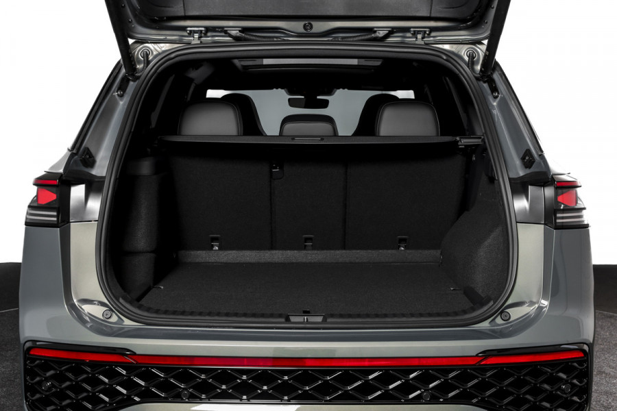 Volkswagen Tayron 1.5 eHybrid 272 PK R-Line Edition | Black Style | 15 inch Navi | Elek. Trekhaak | IQ Light | HUD | S/K-Panodak | Dig. Cockpit | Adapt. Cruise | Stoel-+Stuurverw. | 360 Camera | NAV + App. Connect | ECC | Elek. Klep | LM 20" | 9286