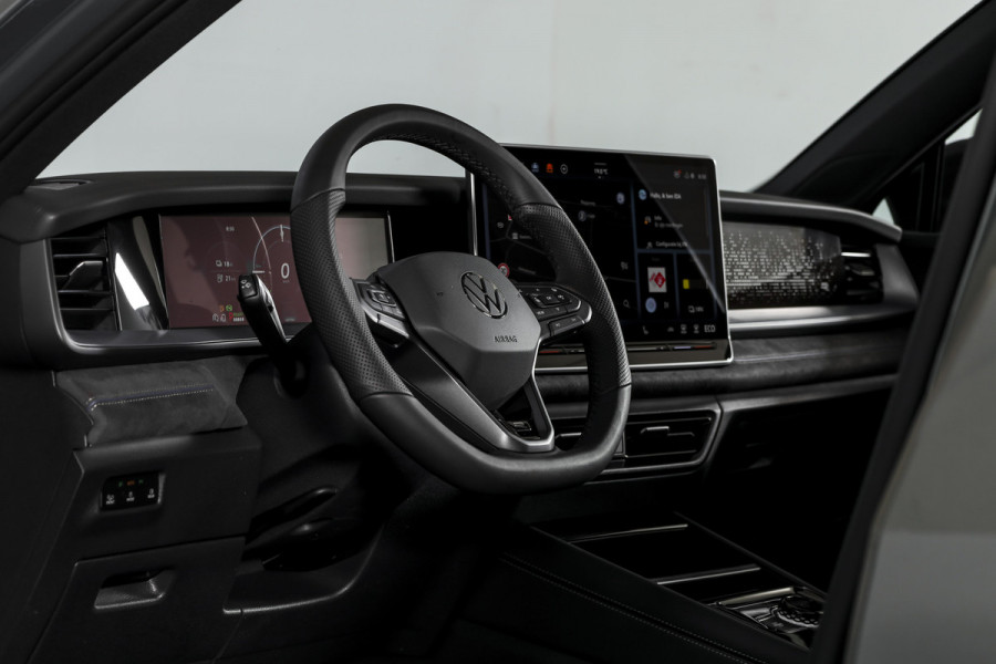 Volkswagen Tayron 1.5 eHybrid 272 PK R-Line Edition | Black Style | 15 inch Navi | Elek. Trekhaak | IQ Light | HUD | S/K-Panodak | Dig. Cockpit | Adapt. Cruise | Stoel-+Stuurverw. | 360 Camera | NAV + App. Connect | ECC | Elek. Klep | LM 20" | 9286