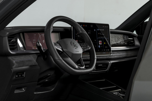 Volkswagen Tayron 1.5 eHybrid 272 PK R-Line Edition | Black Style | 15 inch Navi | Elek. Trekhaak | IQ Light | HUD | S/K-Panodak | Dig. Cockpit | Adapt. Cruise | Stoel-+Stuurverw. | 360 Camera | NAV + App. Connect | ECC | Elek. Klep | LM 20" | 9286