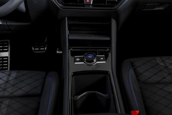 Volkswagen Tayron 1.5 eHybrid 272 PK R-Line Edition | Black Style | 15 inch Navi | Elek. Trekhaak | IQ Light | HUD | S/K-Panodak | Dig. Cockpit | Adapt. Cruise | Stoel-+Stuurverw. | 360 Camera | NAV + App. Connect | ECC | Elek. Klep | LM 20" | 9286