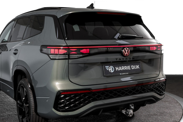 Volkswagen Tayron 1.5 eHybrid 272 PK R-Line Edition | Black Style | 15 inch Navi | Elek. Trekhaak | IQ Light | HUD | S/K-Panodak | Dig. Cockpit | Adapt. Cruise | Stoel-+Stuurverw. | 360 Camera | NAV + App. Connect | ECC | Elek. Klep | LM 20" | 9286