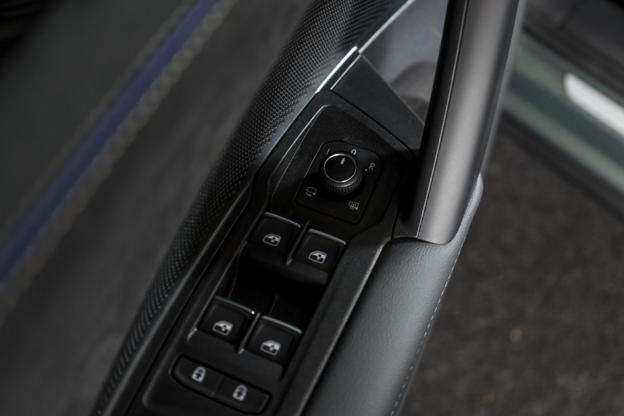 Volkswagen Tayron 1.5 eHybrid 272 PK R-Line Edition | Black Style | 15 inch Navi | Elek. Trekhaak | IQ Light | HUD | S/K-Panodak | Dig. Cockpit | Adapt. Cruise | Stoel-+Stuurverw. | 360 Camera | NAV + App. Connect | ECC | Elek. Klep | LM 20" | 9286